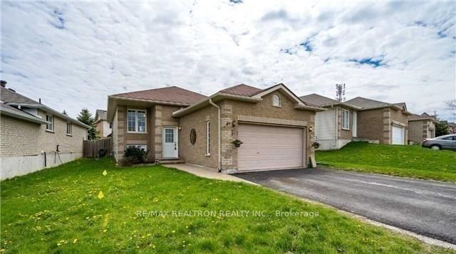 Detached House for lease at Bsmnt-49 Hanmer Street, Barrie, East Bayfield, L4M 6V3 - MLS: S11928100