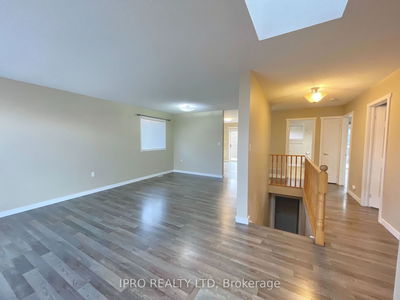 23 Garibaldi Dr, Barrie - Holly image-0-2