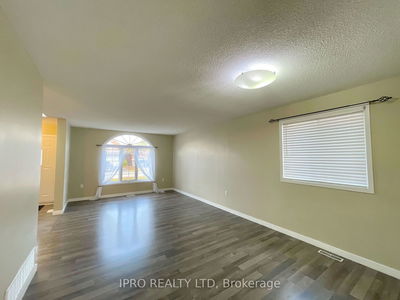 23 Garibaldi Dr, Barrie - Holly image-0-4