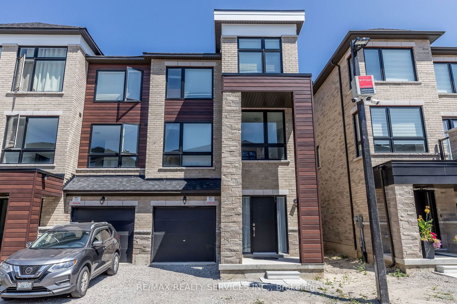 Townhouse for sale at 61 Red Maple Lane, Barrie, Innis-Shore, L9J 0N8 - MLS: S11929533