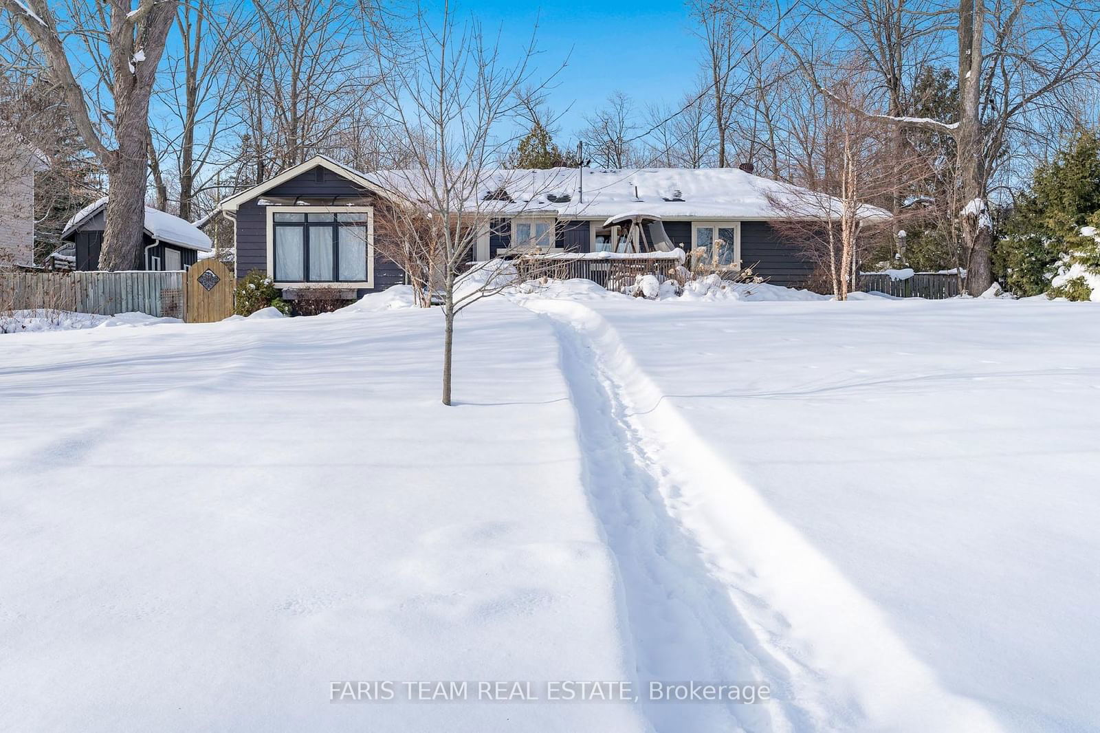 Detached House sold at 481 Lakeshore Road, Oro-Medonte, Rural Oro-Medonte, L0L 2E0 - MLS: S11931622