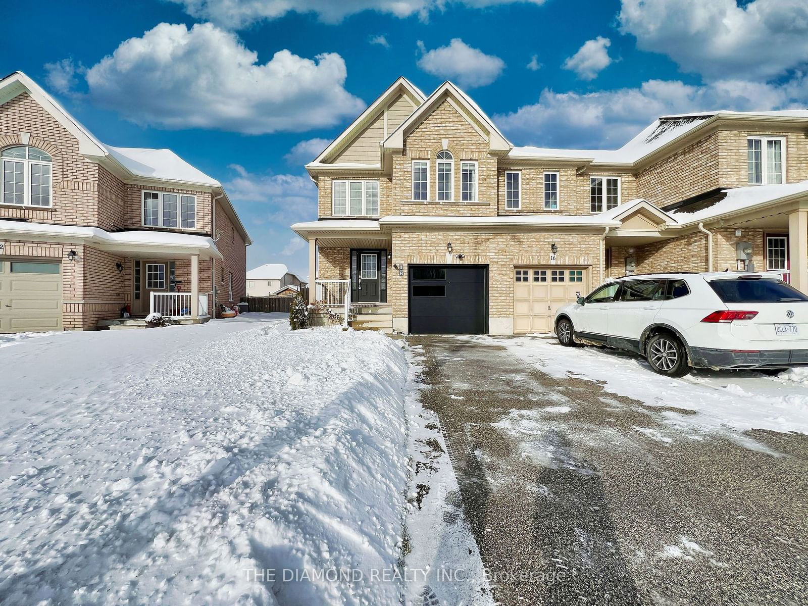 Townhouse for sale at 18 Lancaster Court, Barrie, Innis-Shore, L4M 0G1 - MLS: S11932510