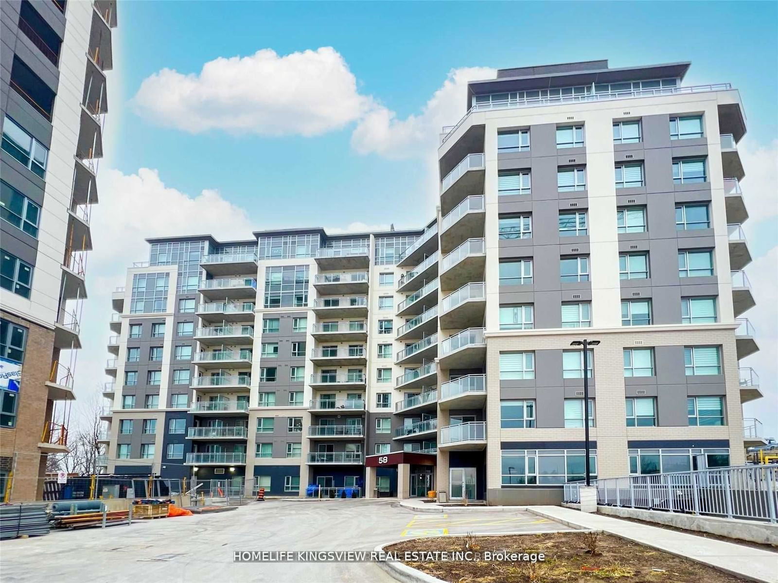 Condo sold at 911-58 Lakeside Terrace, Barrie, Little Lake, L4M 0H9 - MLS: S11934467