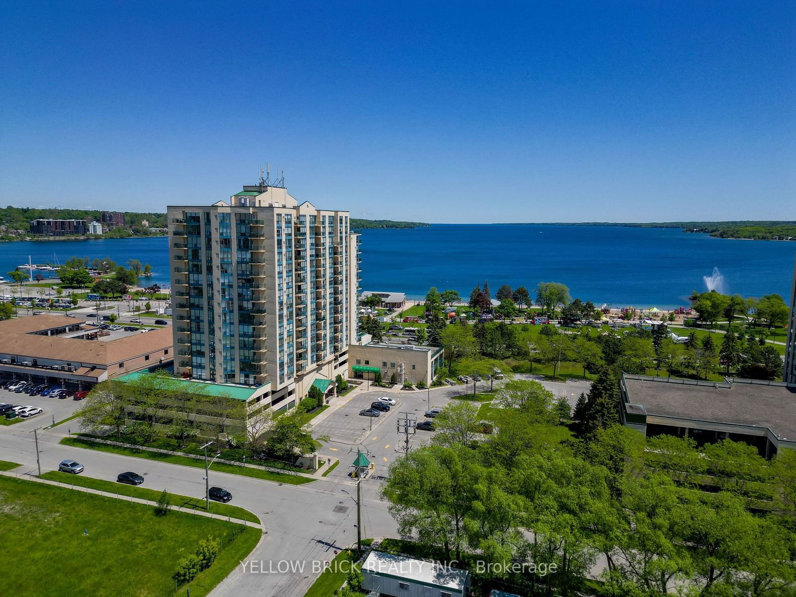 Condo for sale at 208-65 Ellen Street, Barrie, City Centre, L4N 3A5 - MLS: S11937406