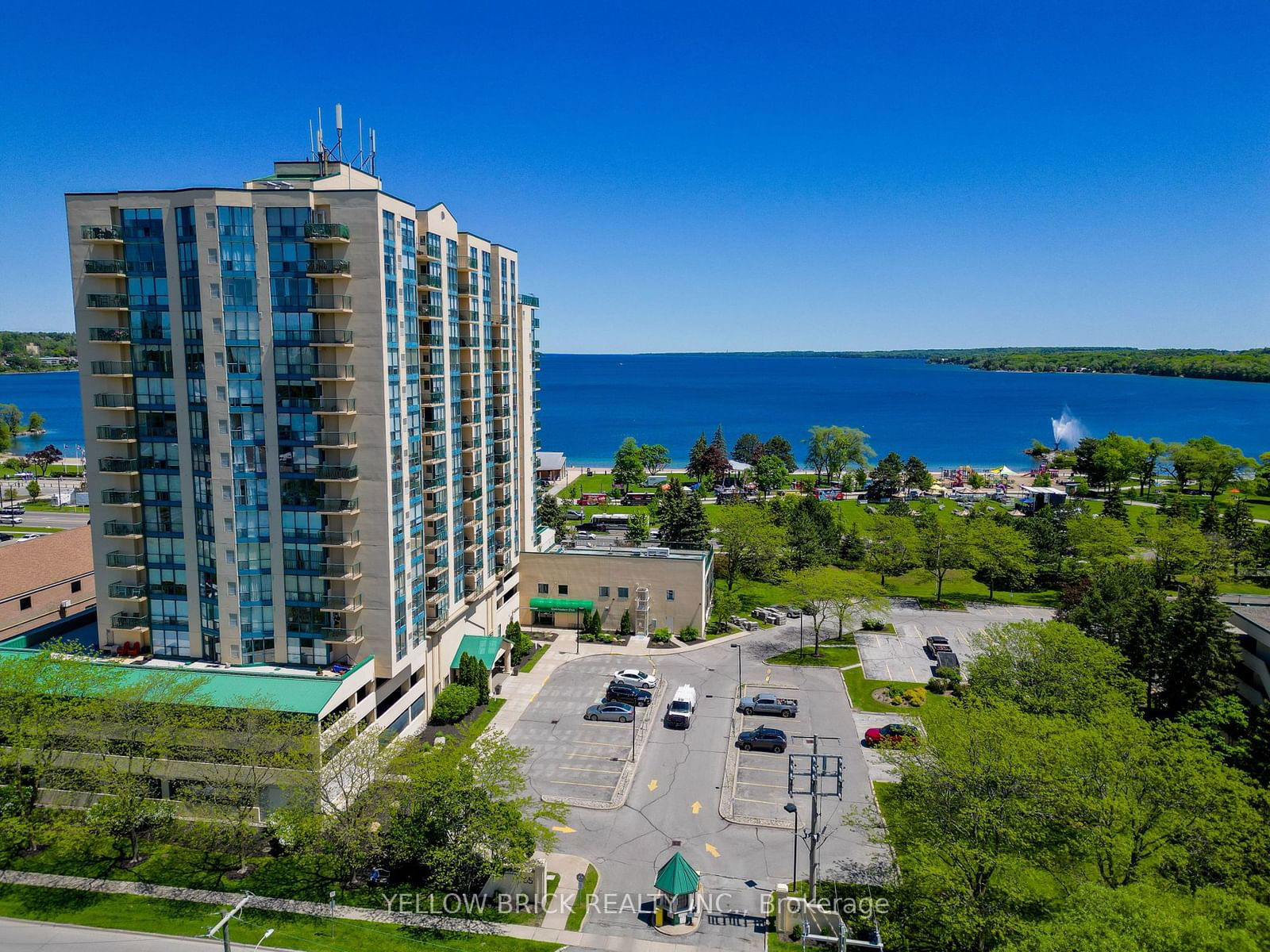 Condo for sale at 208-65 Ellen Street, Barrie, City Centre, L4N 3A5 - MLS: S11937406