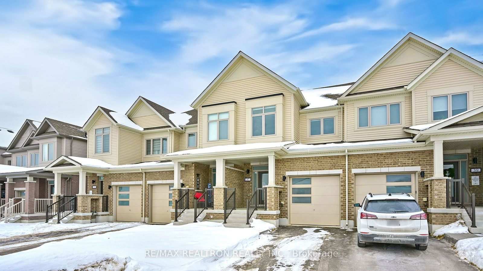 Townhouse for lease at 37 Sagewood Avenue, Barrie, Painswick South, L9J 0K8 - MLS: S11939754