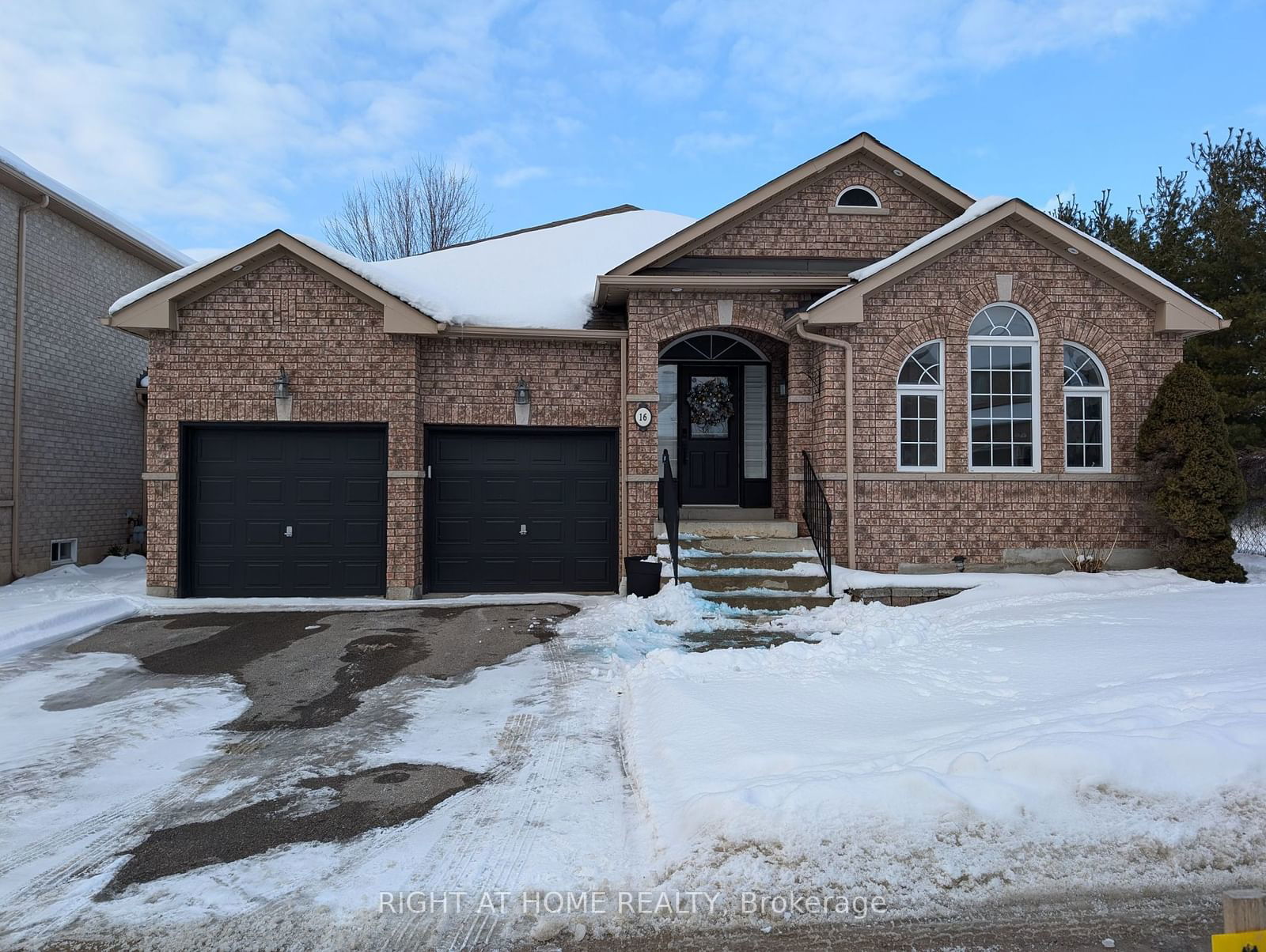 Detached House for sale at 16 Imperial Crown Lane, Barrie, Innis-Shore, L4N 0T4 - MLS: S11940411