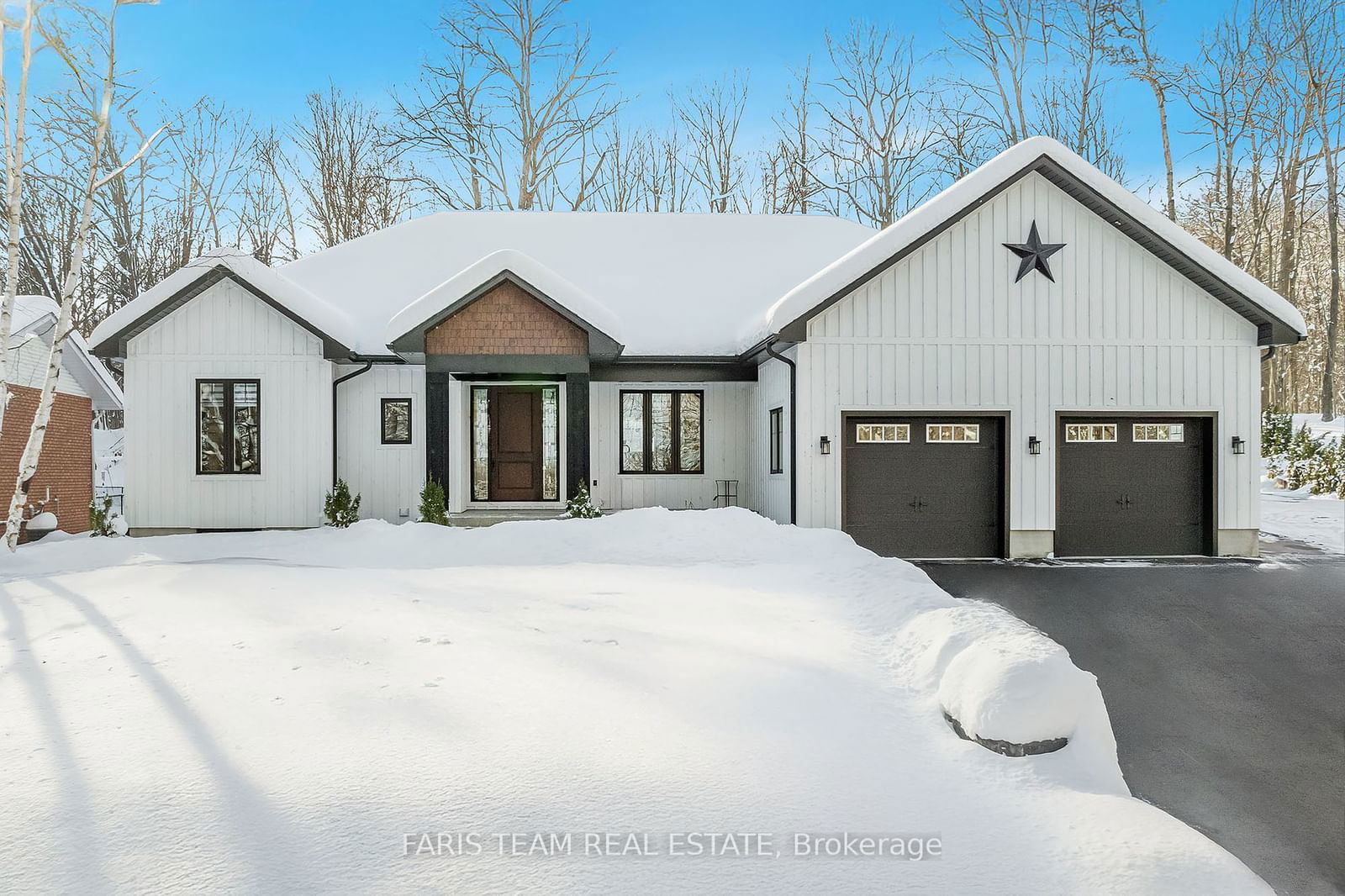 Detached House for sale at 1532 Champlain Road, Tiny, Rural Tiny, L9M 0C1 - MLS: S11940709