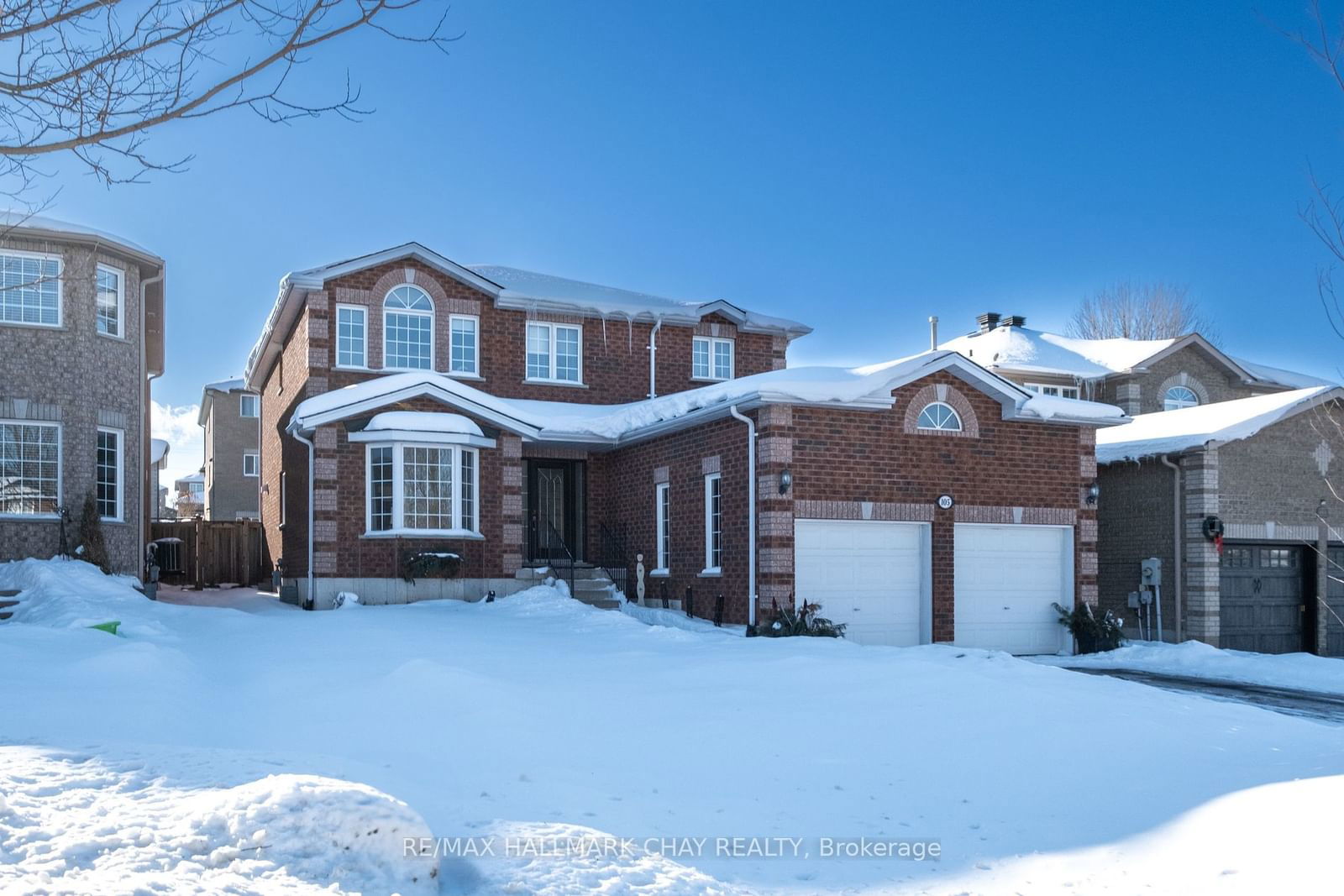 Detached House for sale at 105 Crompton Drive, Barrie, Little Lake, L4M 6N9 - MLS: S11942973