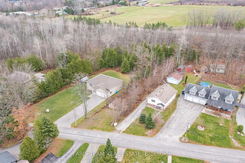 121 Mitchells Beach Rd, Tay, L0K 2A0 | Image 2