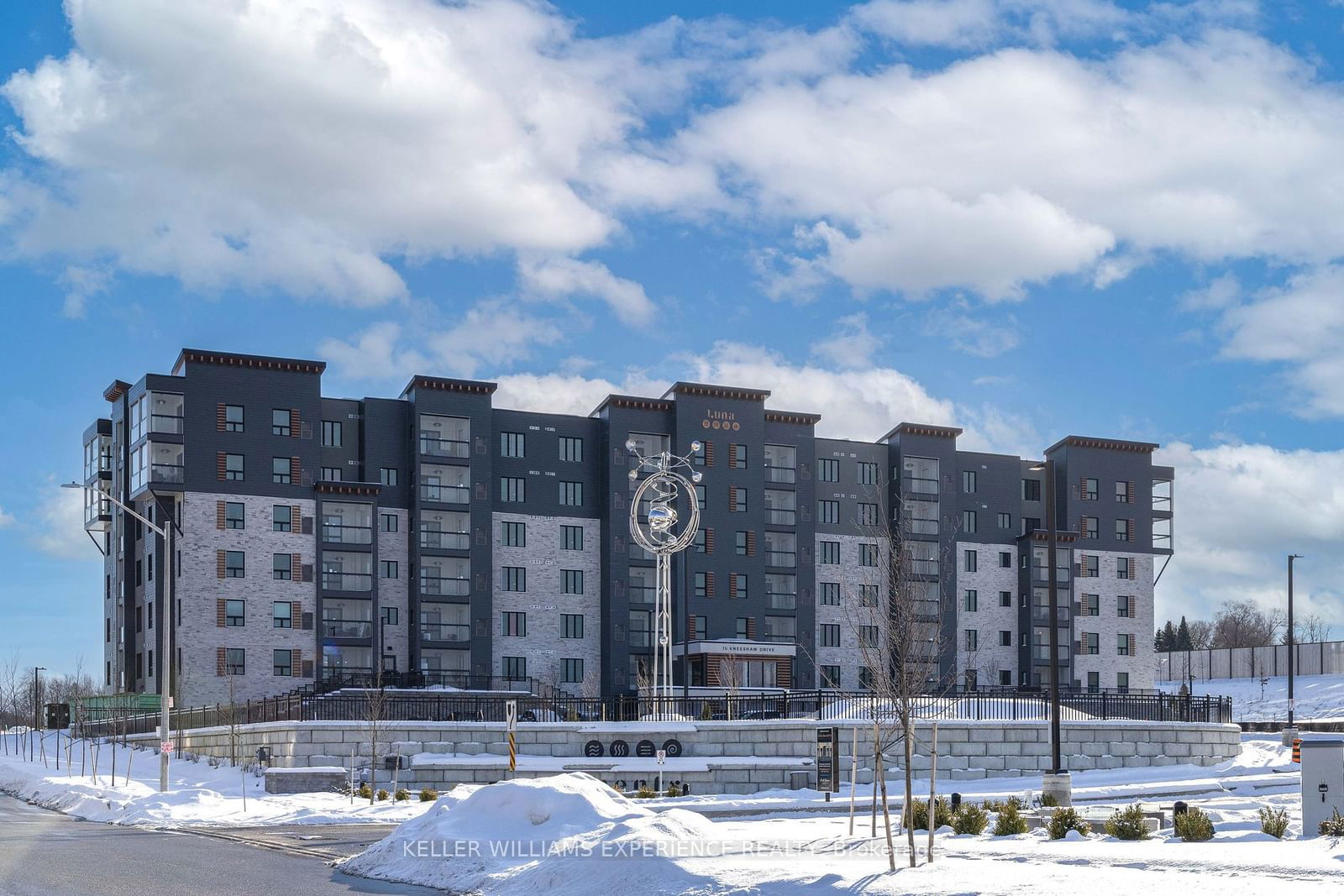 Condo for lease at 305-15 Kneeshaw Drive, Barrie, Rural Barrie Southeast, L9J 0X9 - MLS: S11945220