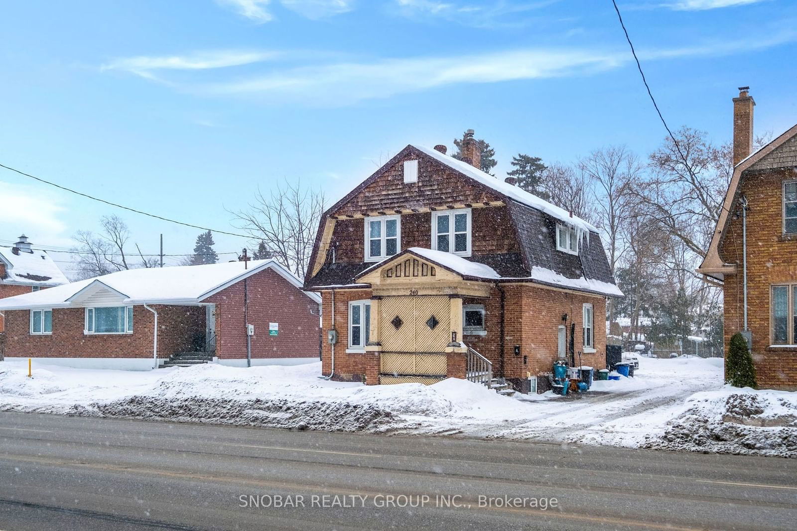 Semi-Detached House for sale at 240 Dunlop Street, Barrie, Queen's Park, L4N 1B6 - MLS: S11950314