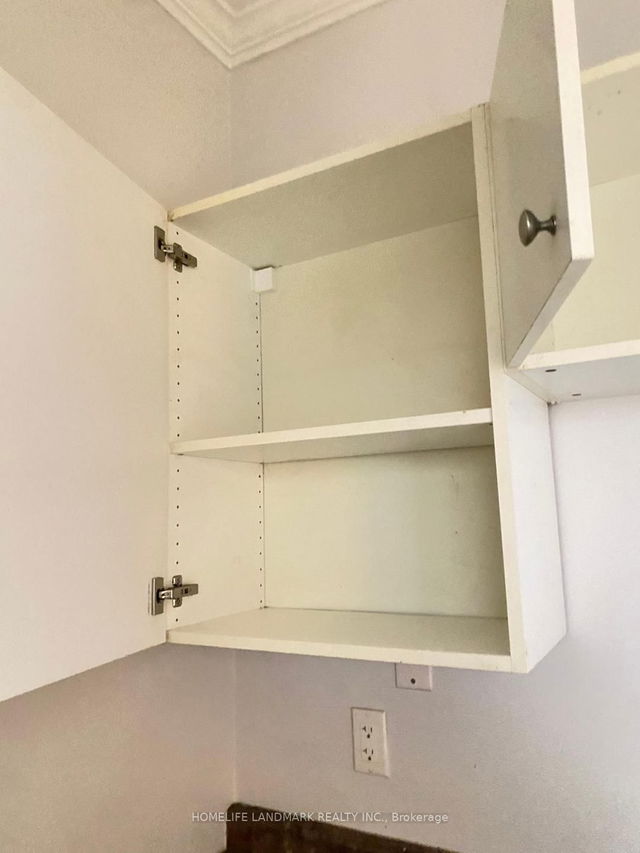 7 - 100 Dunlop Street E