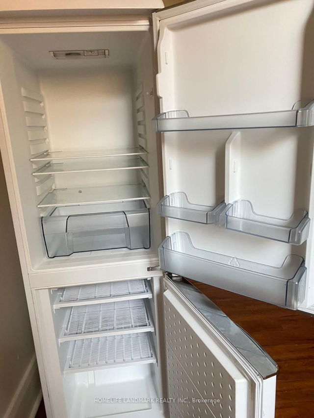 7 - 100 Dunlop Street E