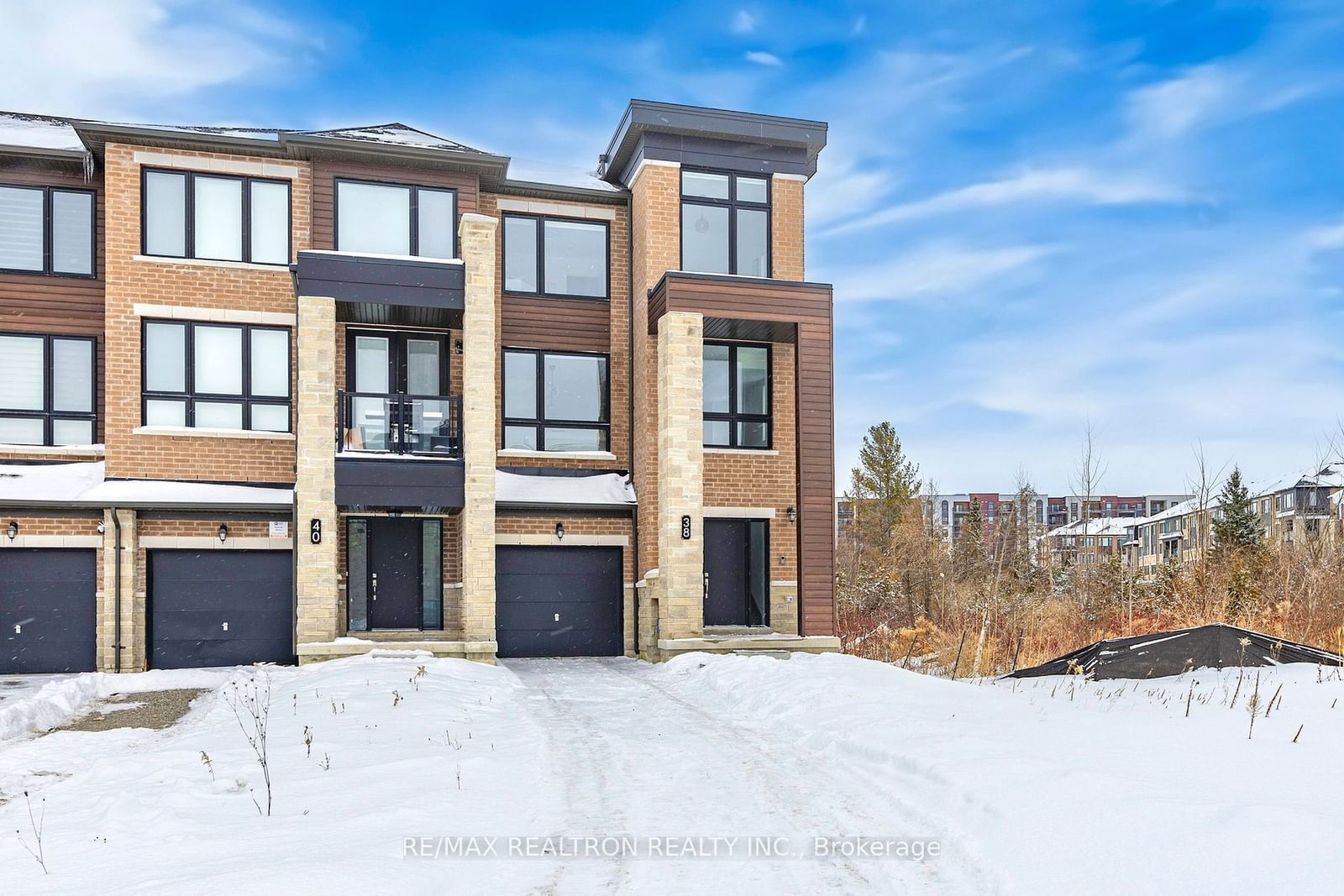 Townhouse for sale at 38 Blue Forest Crescent, Barrie, Innis-Shore, L9J 0N3 - MLS: S11952422