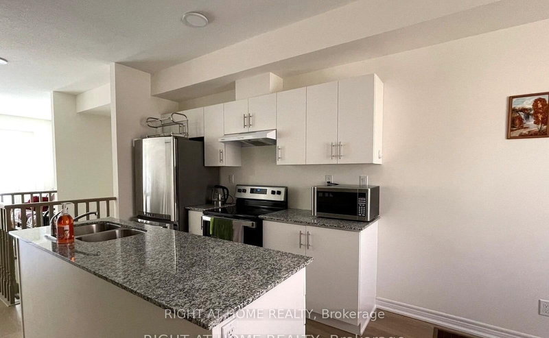 41 Winters Cres, Collingwood, L9Y 5T1 | Image 2