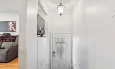 43 Queen St, Barrie - City Centre image-0-2