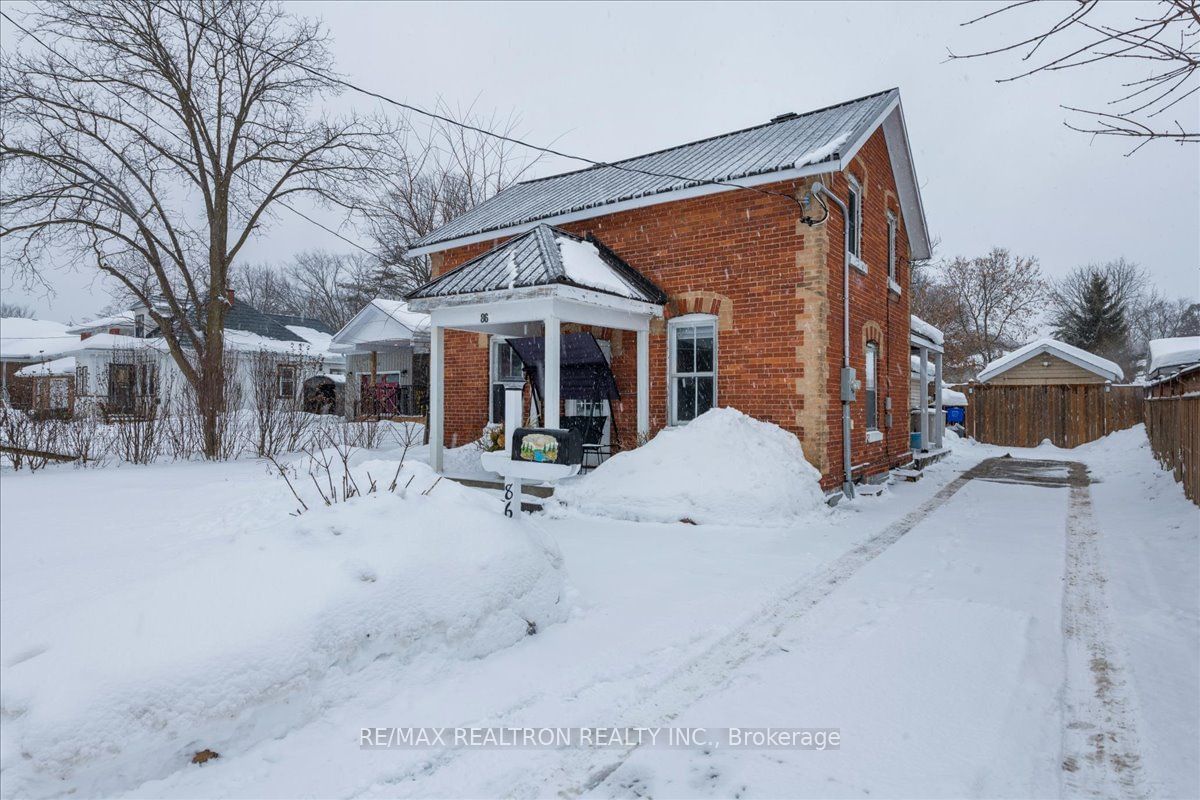 Detached House for sale at 86 Henry Street, Barrie, Queen's Park, L4N 1C8 - MLS: S11957995