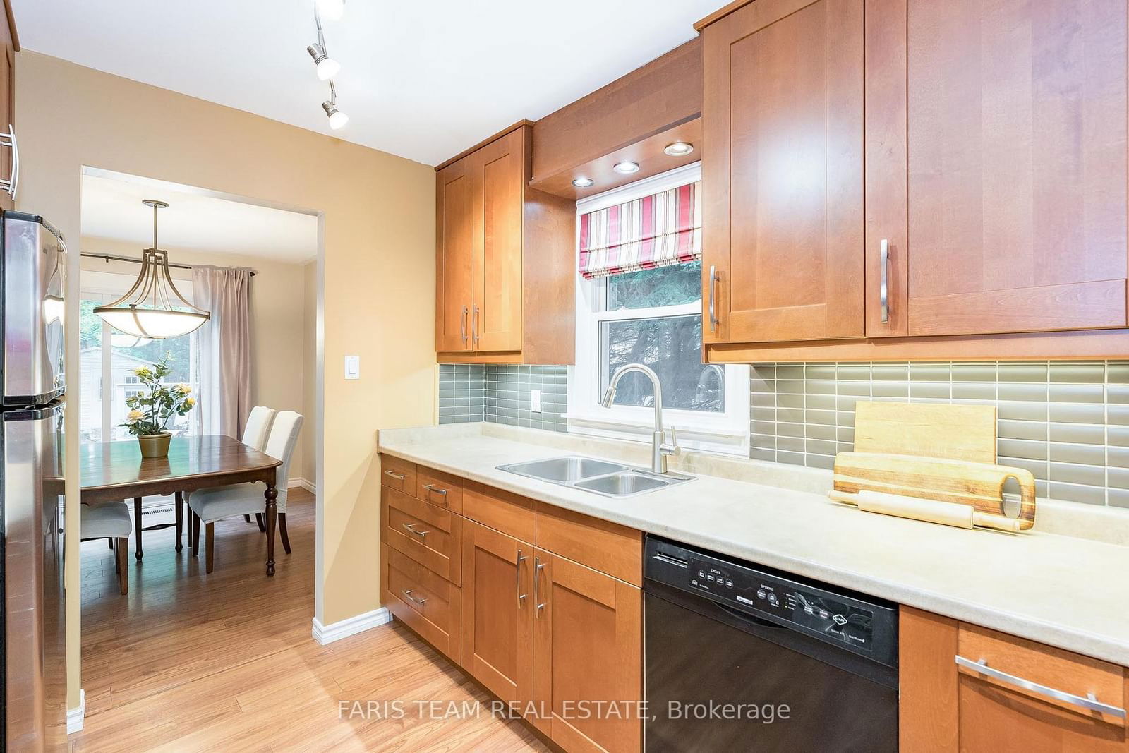 Semi-Detached House sold at 173 Toronto Street, Barrie, Queen's Park, L4N 1V6 - MLS: S11960091