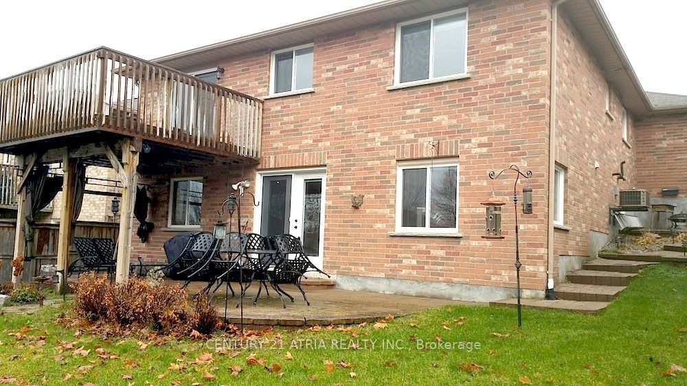 Detached House for lease at Lower-194 Livingstone Street, Barrie, Little Lake, L4M 6M4 - MLS: S11960337