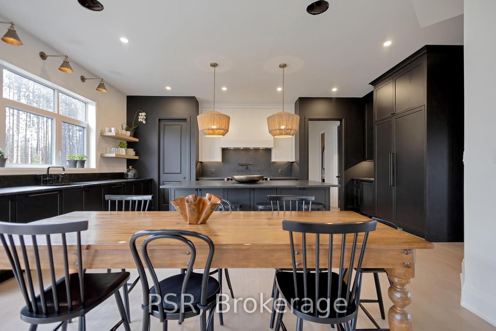 Detached House sold at 72 Georgian Grande Drive, Oro-Medonte, Ontario, L0K 1E0 - Rural Oro-Medonte - MLS: S11963243