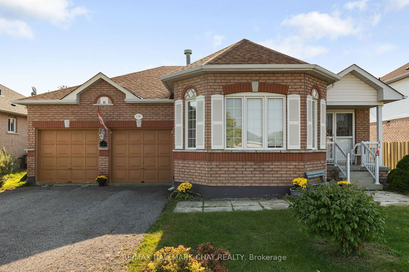 Detached House sold at 119 Livingstone Street, Barrie, East Bayfield, L4M 6X5 - MLS: S11963331