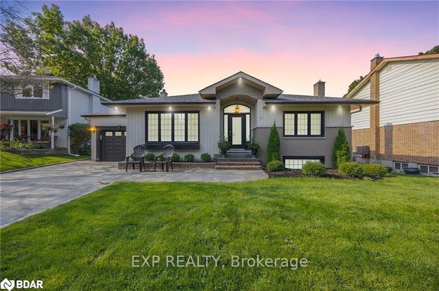 7 Howard Crescent