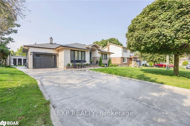 7 Howard Crescent