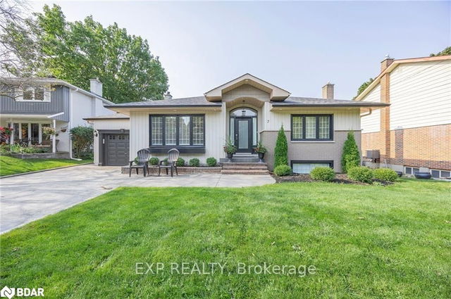 7 Howard Crescent