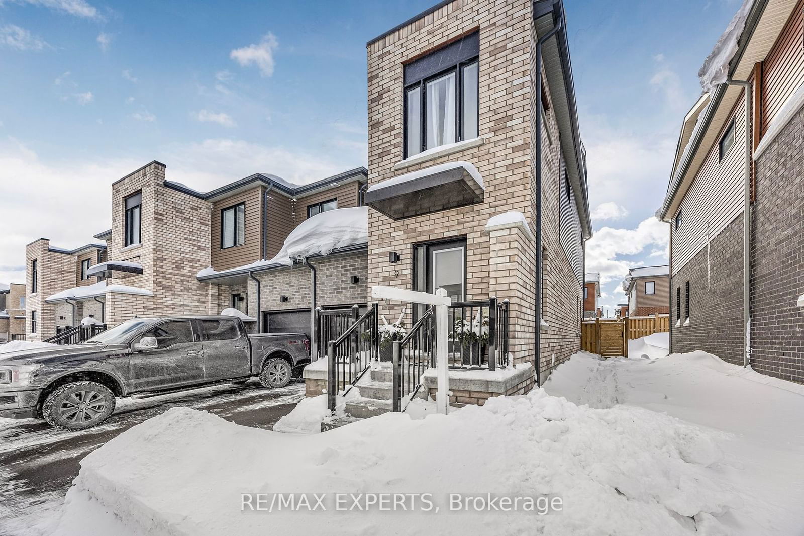 Townhouse for sale at 9 Haven Lane, Barrie, Painswick South, L9J 0M4 - MLS: S11969034