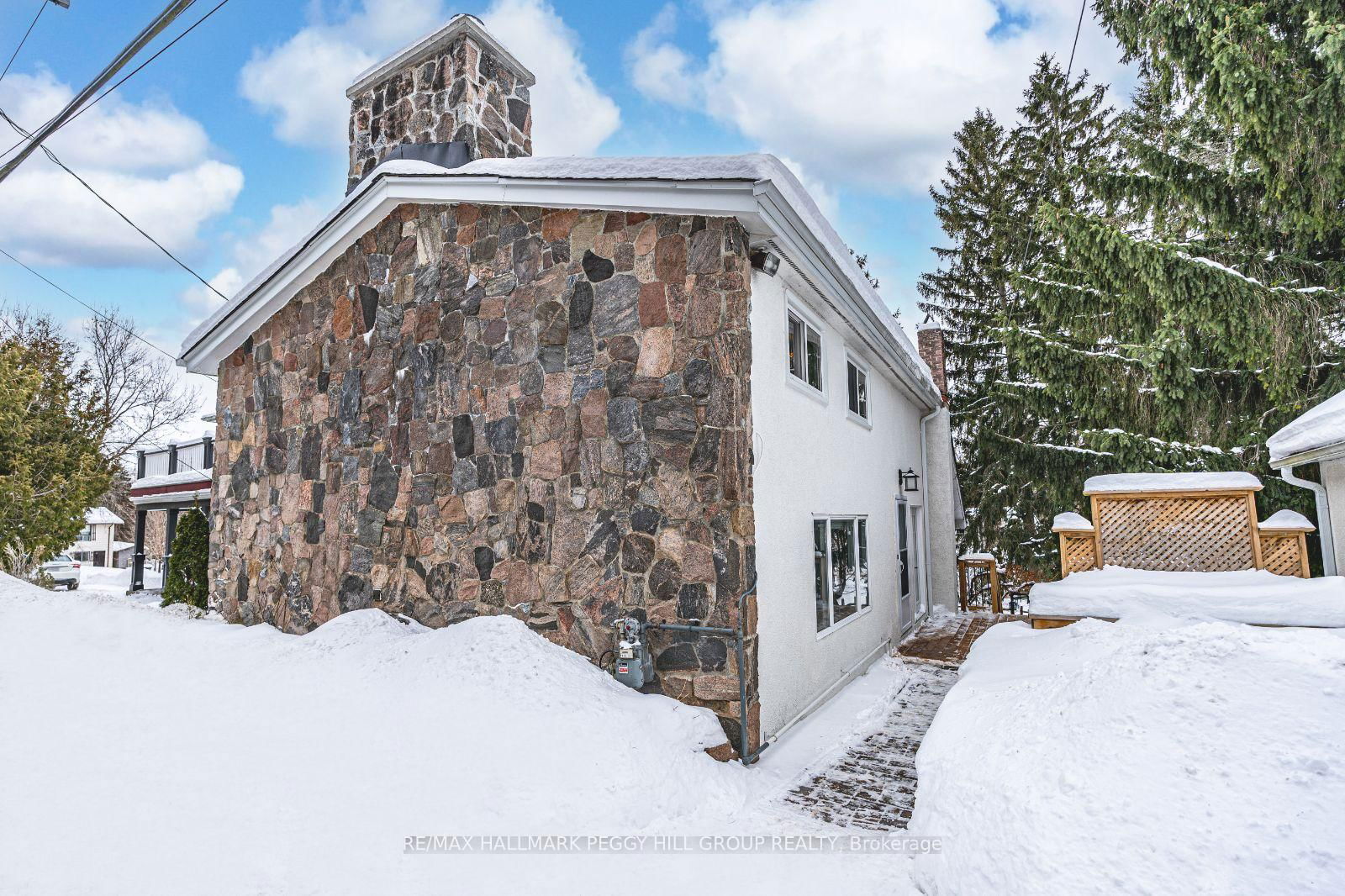 Building at 2015 Ridge Road, Oro-Medonte, Shanty Bay