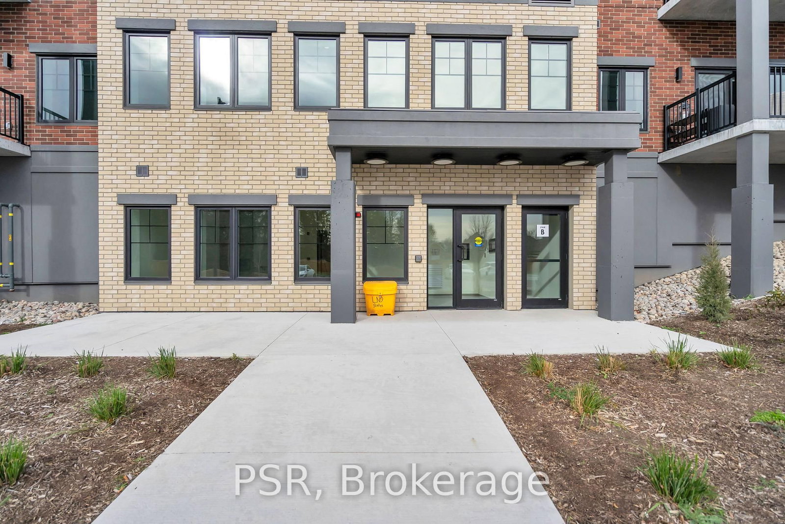 Listing Image 4