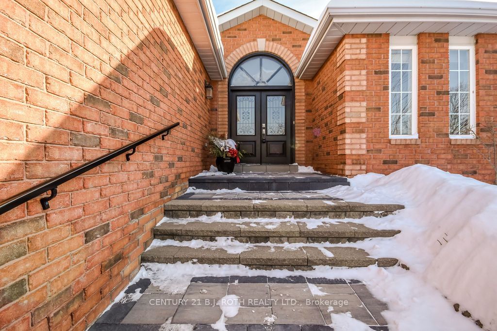 Detached House for sale at 129 GOLDEN MEADOW Road, Barrie, Innis-Shore, L4N 8K3 - MLS: S11970965