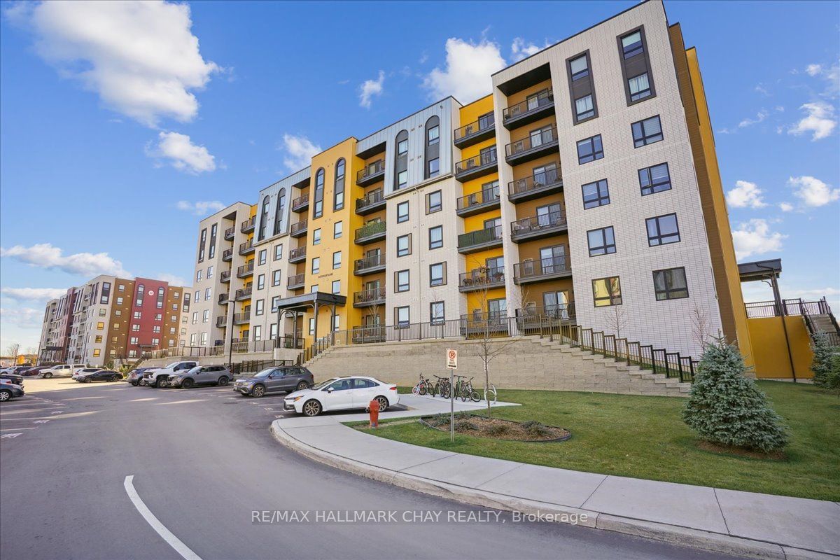 Condo for sale at 402-8 Culinary Lane, Barrie, Rural Barrie Southeast, L9J 0T2 - MLS: S11972160