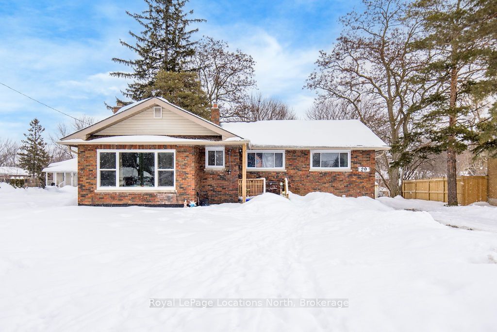 Detached House for sale at 29 Davidson Street, Barrie, Wellington, L4M 3R9 - MLS: S11972320