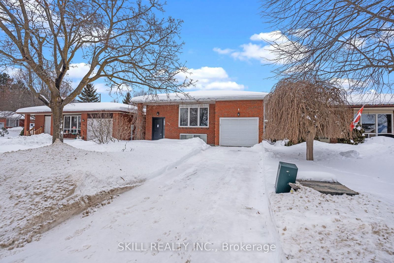 Detached House for sale at 108 Buchanan Street, Barrie, Grove East, L4M 6B6 - MLS: S11973601