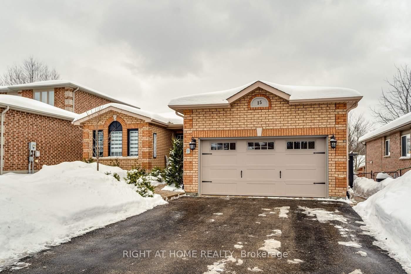 Detached House for sale at 15 Horsfield Drive, Barrie, Northwest, L4N 7X8 - MLS: S11975763