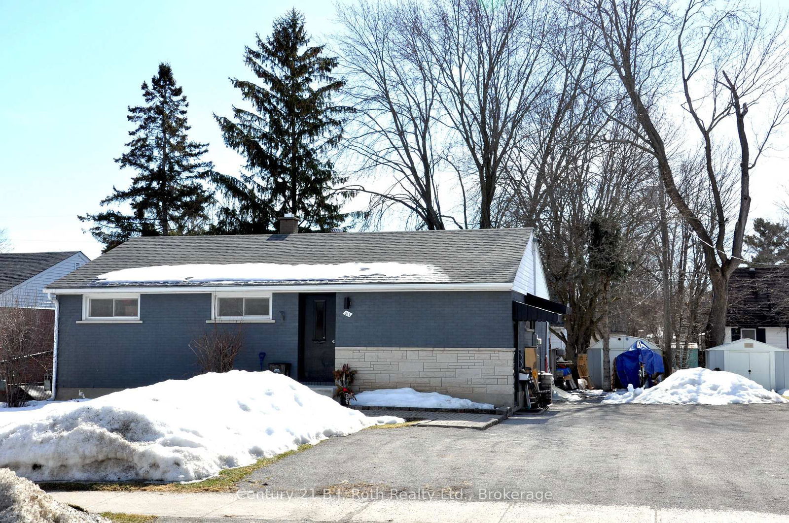 Building at 311 James Street, Orillia, Orillia