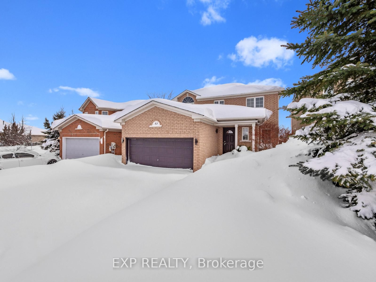 Detached House for sale at 52 Stanley Street, Barrie, East Bayfield, L4M 6V6 - MLS: S11978735