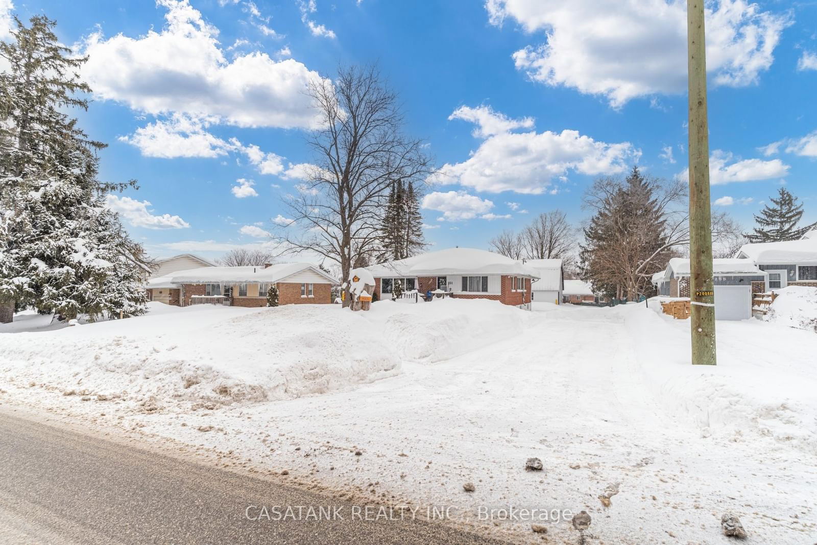 Detached House for sale at 251 Huronia Road, Barrie, Painswick North, L4N 4G2 - MLS: S11979414