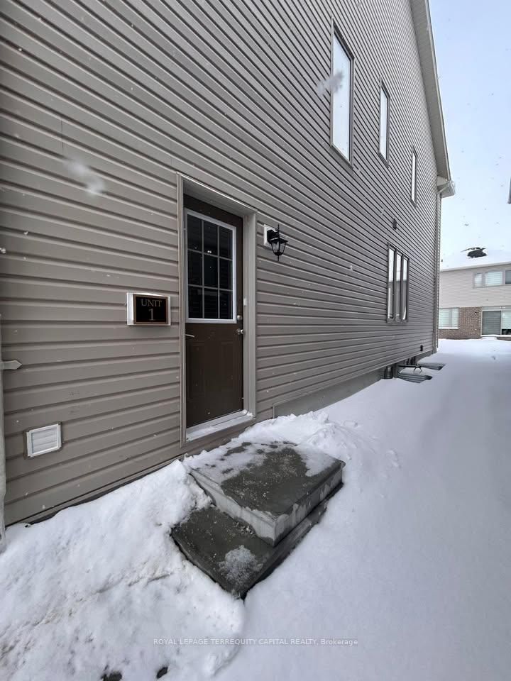 Detached House for lease at Lower-38 Prudhoe Terrace, Barrie, Rural Barrie Southeast, L9J 0W2 - MLS: S11982096