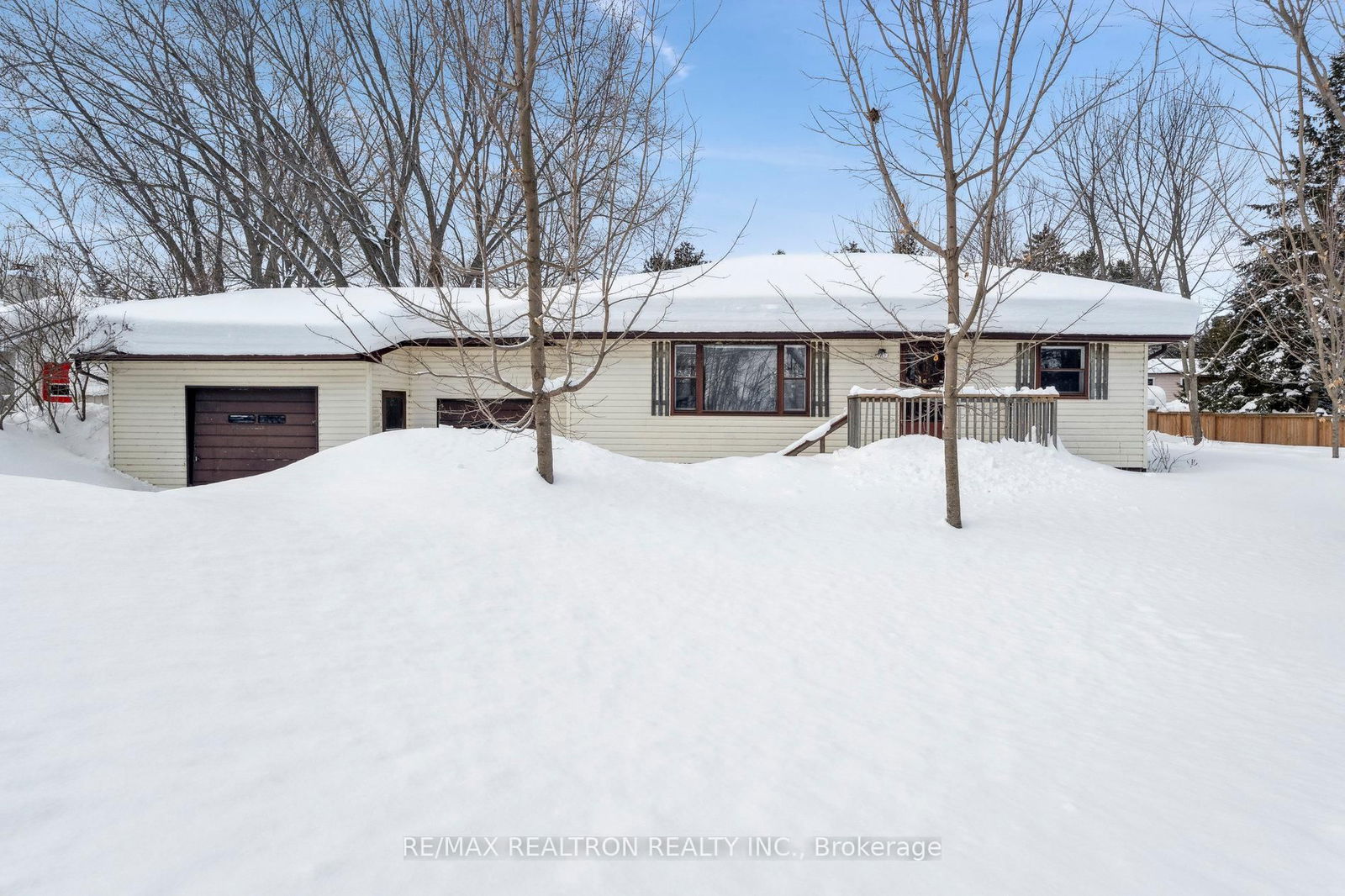 Detached House sold at 18 Grandview Crescent, Oro-Medonte, Rural Oro-Medonte, L0L 2E0 - MLS: S11982169