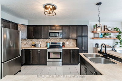 46 Sovereign's Gate, Barrie - Innis-Shore image-0-4