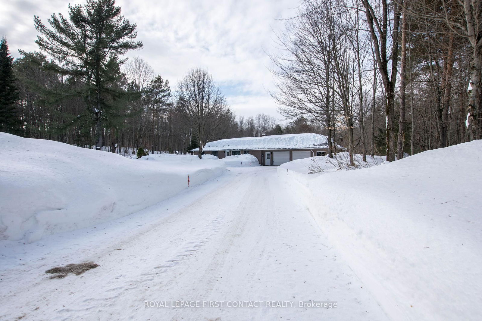 Detached House for sale at 122 Mill Pond Road, Oro-Medonte, Rural Oro-Medonte, L0K 1E0 - MLS: S11990161