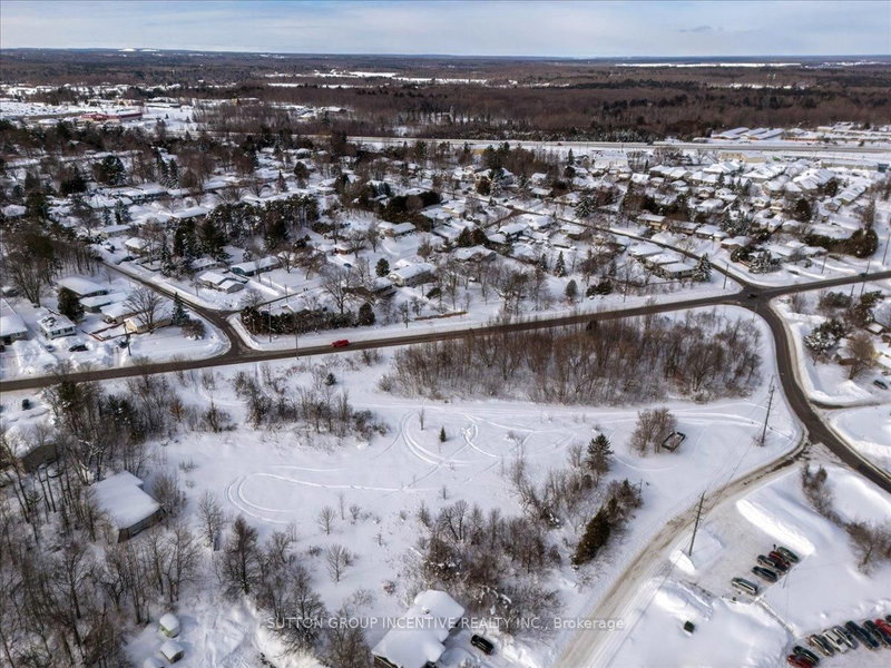 570 Laclie St, Orillia, L3V 4A9 | Image 2