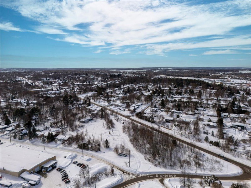 570 Laclie St, Orillia, L3V 4A9 | Image 2