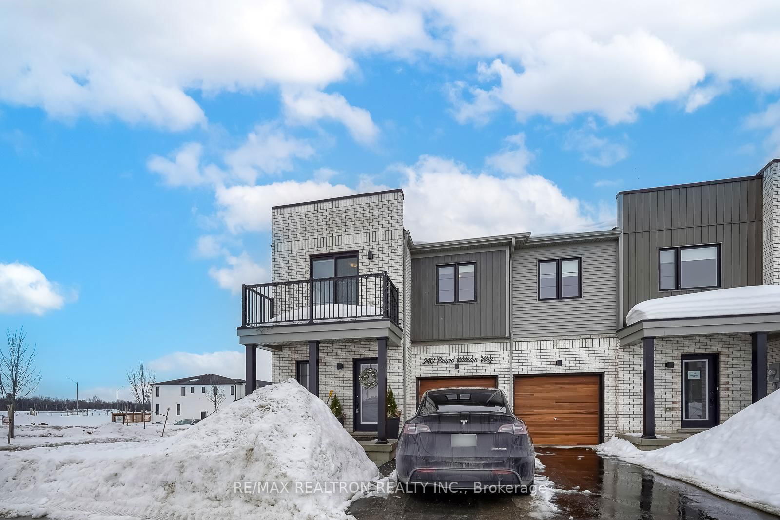 Townhouse for sale at 240 Prince William Way, Barrie, Rural Barrie Southeast, L9J 0V1 - MLS: S11993626