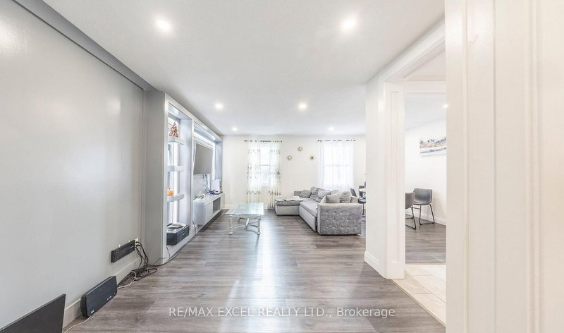 44 Oren Blvd, Barrie, L4N 4M1 | Image 2