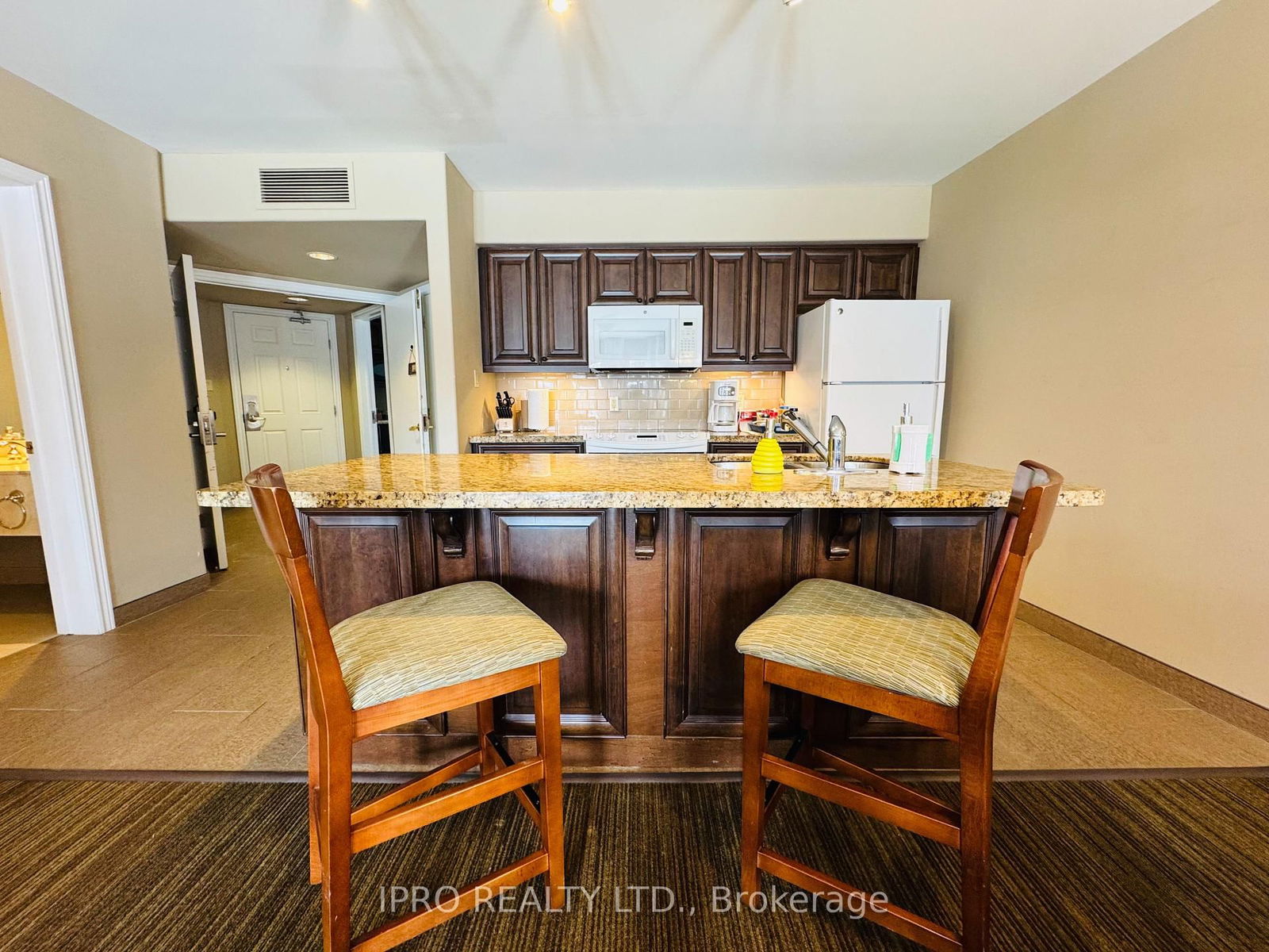 Condo for sale at 2076-77-90 Highland Drive, Oro-Medonte, Horseshoe Valley, L0L 2X0 - MLS: S11993720