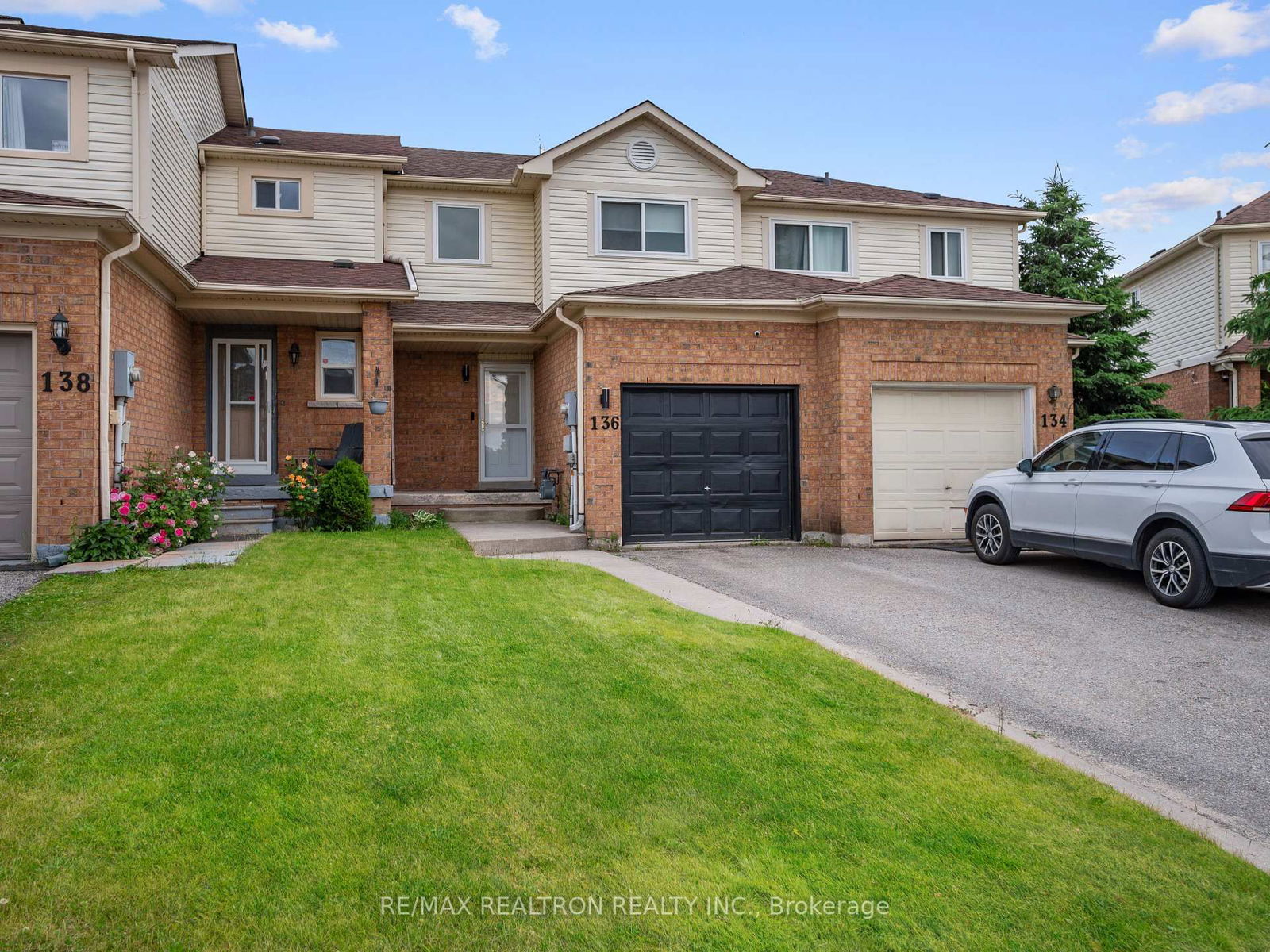 Townhouse for sale at 136 Pickett Crescent, Barrie, Painswick North, L4N 8B9 - MLS: S11994000